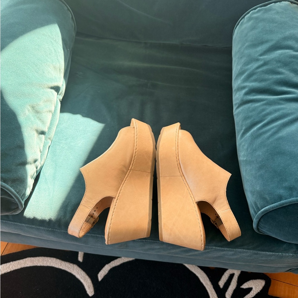 Women’s Tan Leather Peep-Toe Wedge Sandals - Picture 7 of 9